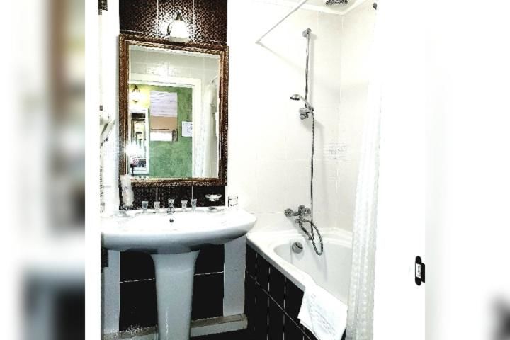 Отель Fontush Boutique Hotel Ивано-Франковск-7