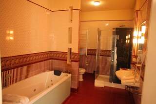 Отель Fontush Boutique Hotel Ивано-Франковск Улучшенный люкс-6